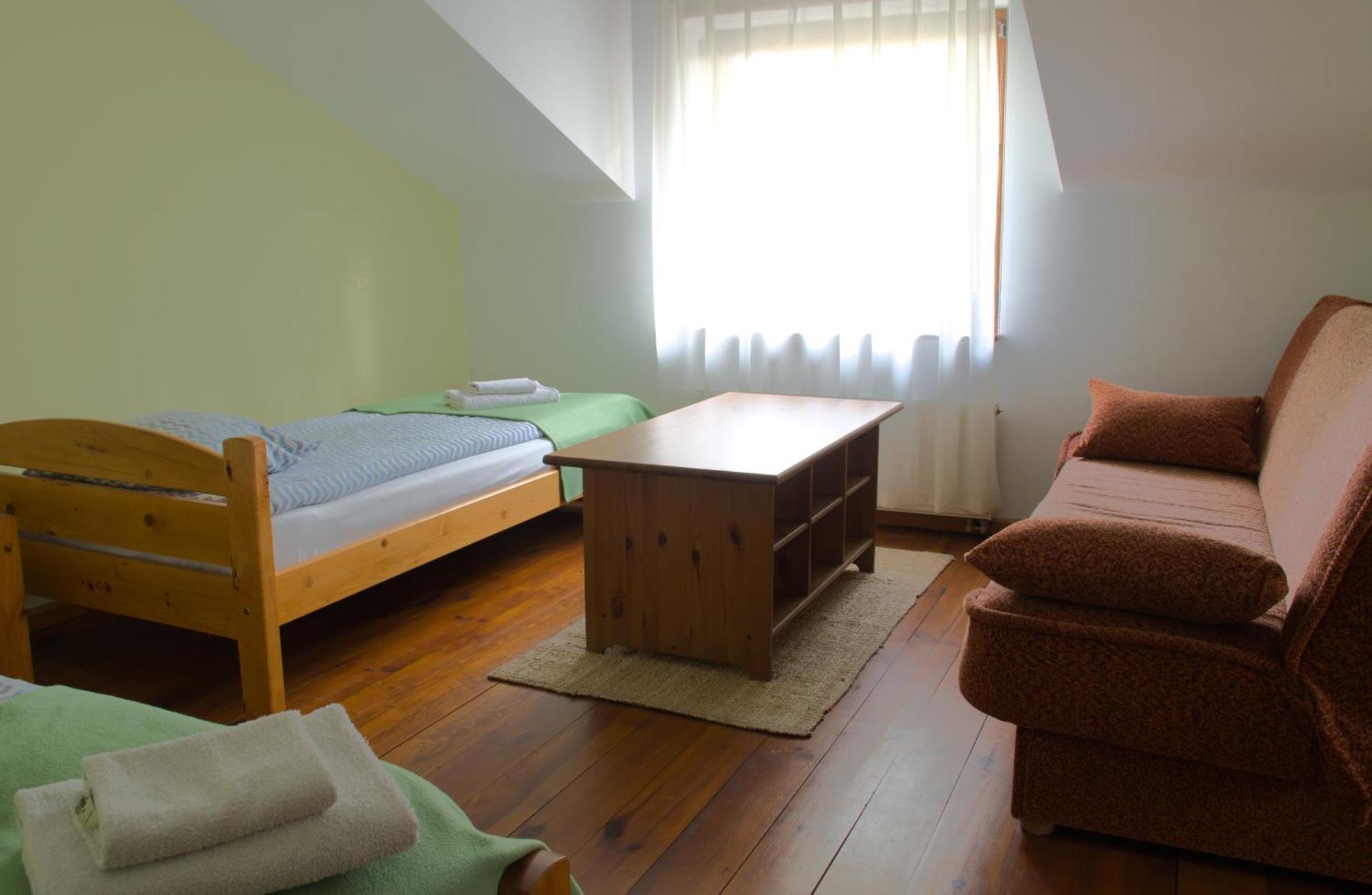 Gosciniec Kocmierzow Bed & Breakfast *