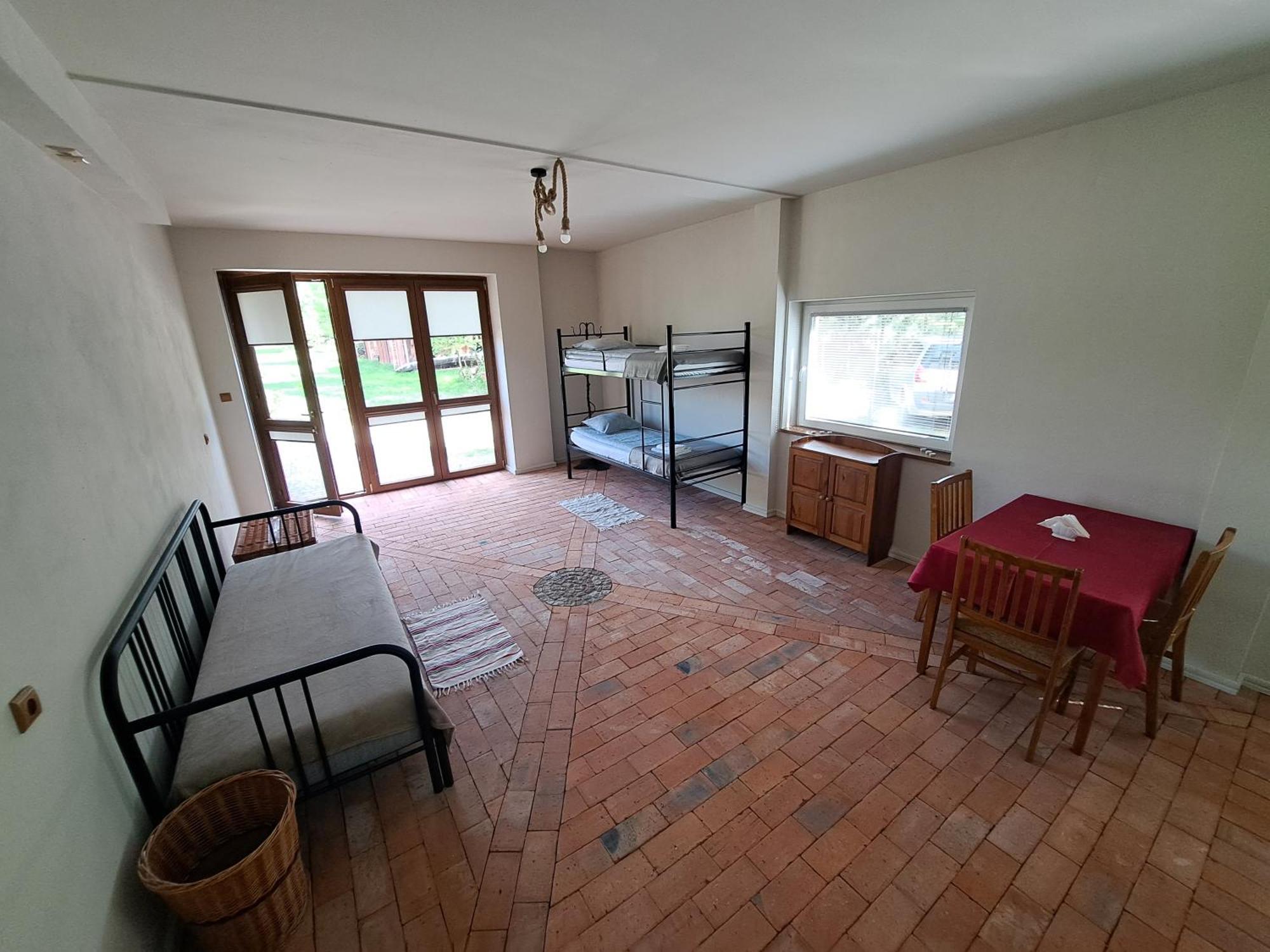 Gosciniec Kocmierzow Bed & Breakfast *